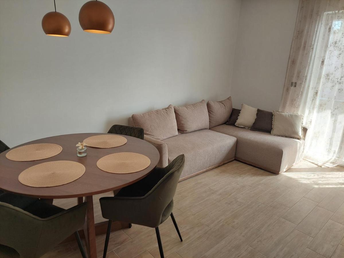 Apartmani Diana Biograd Na Moru Exteriör bild