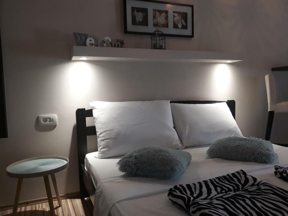 Apartmani Diana Biograd Na Moru Exteriör bild