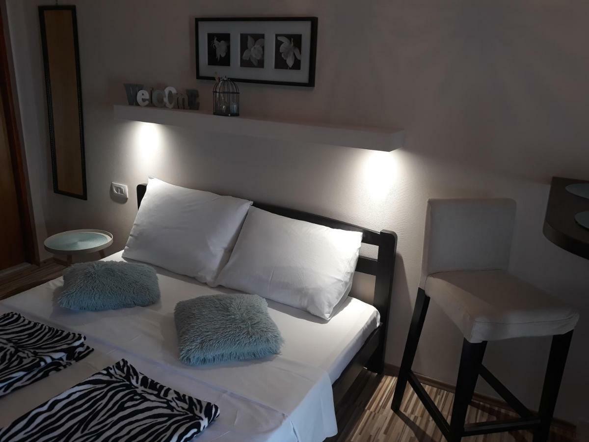 Apartmani Diana Biograd Na Moru Exteriör bild