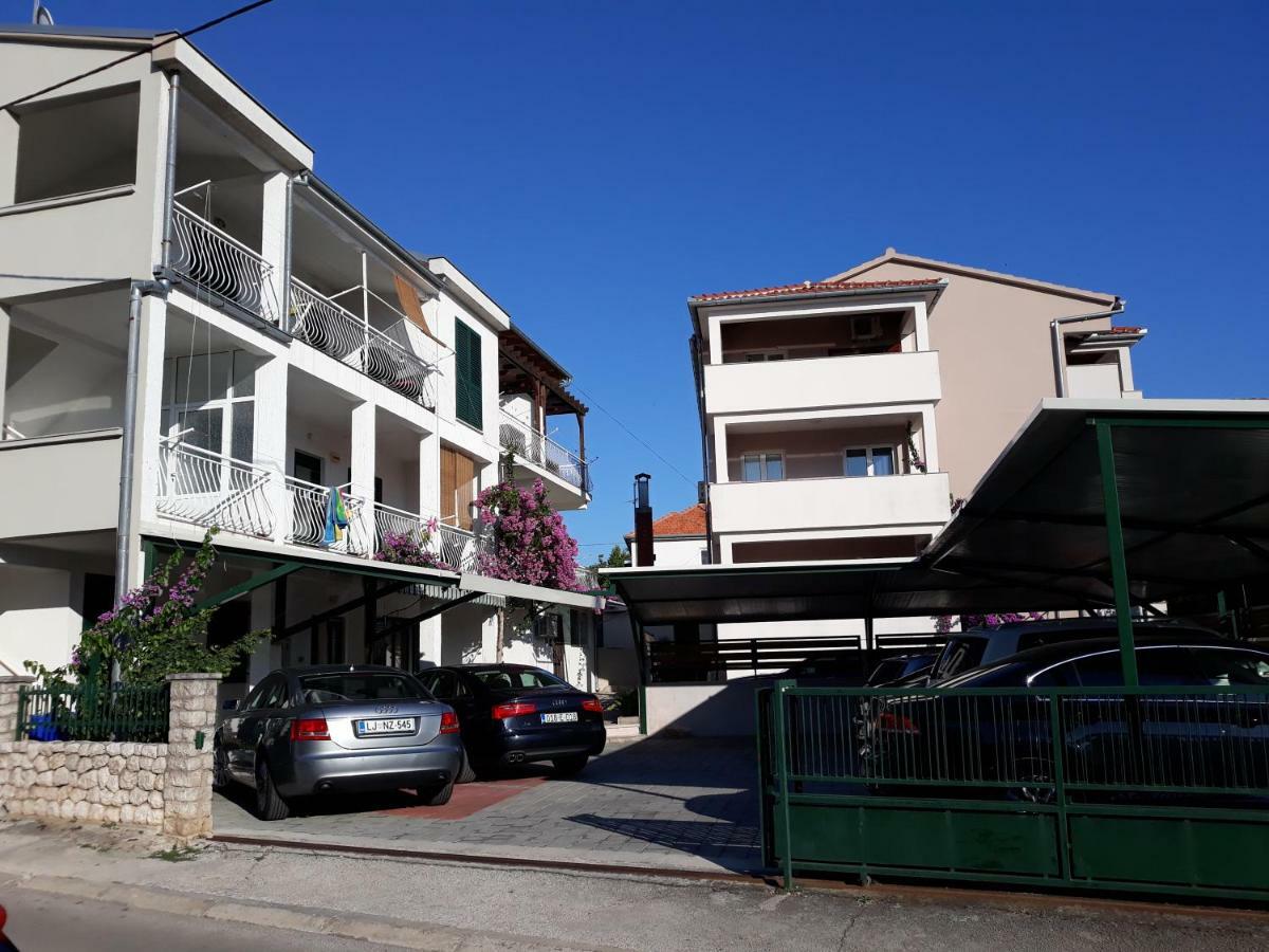 Apartmani Diana Biograd Na Moru Exteriör bild