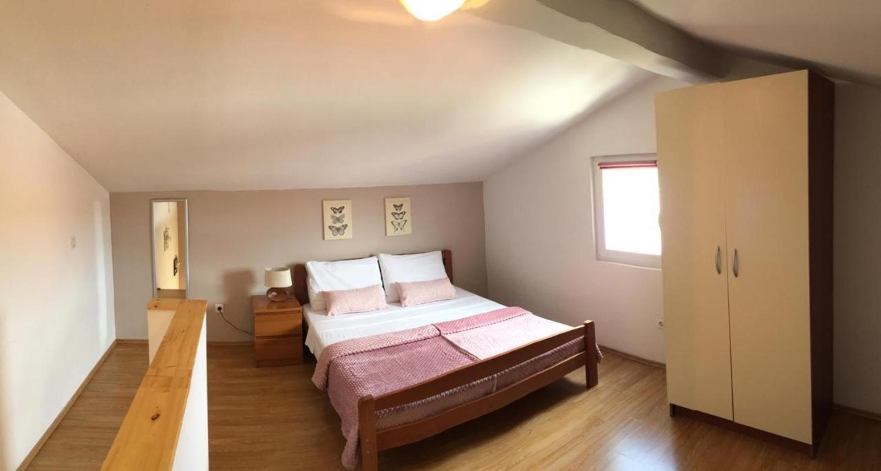 Apartmani Diana Biograd Na Moru Exteriör bild