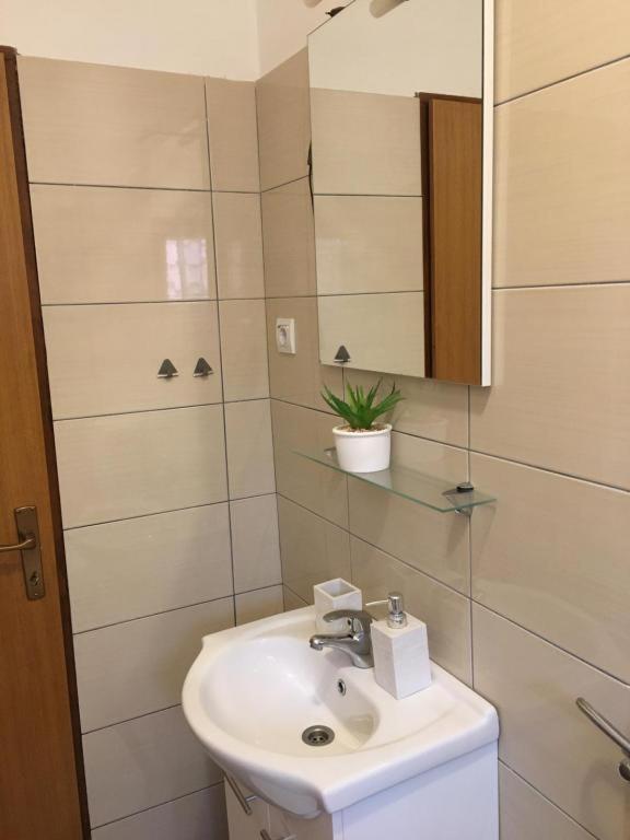 Apartmani Diana Biograd Na Moru Exteriör bild